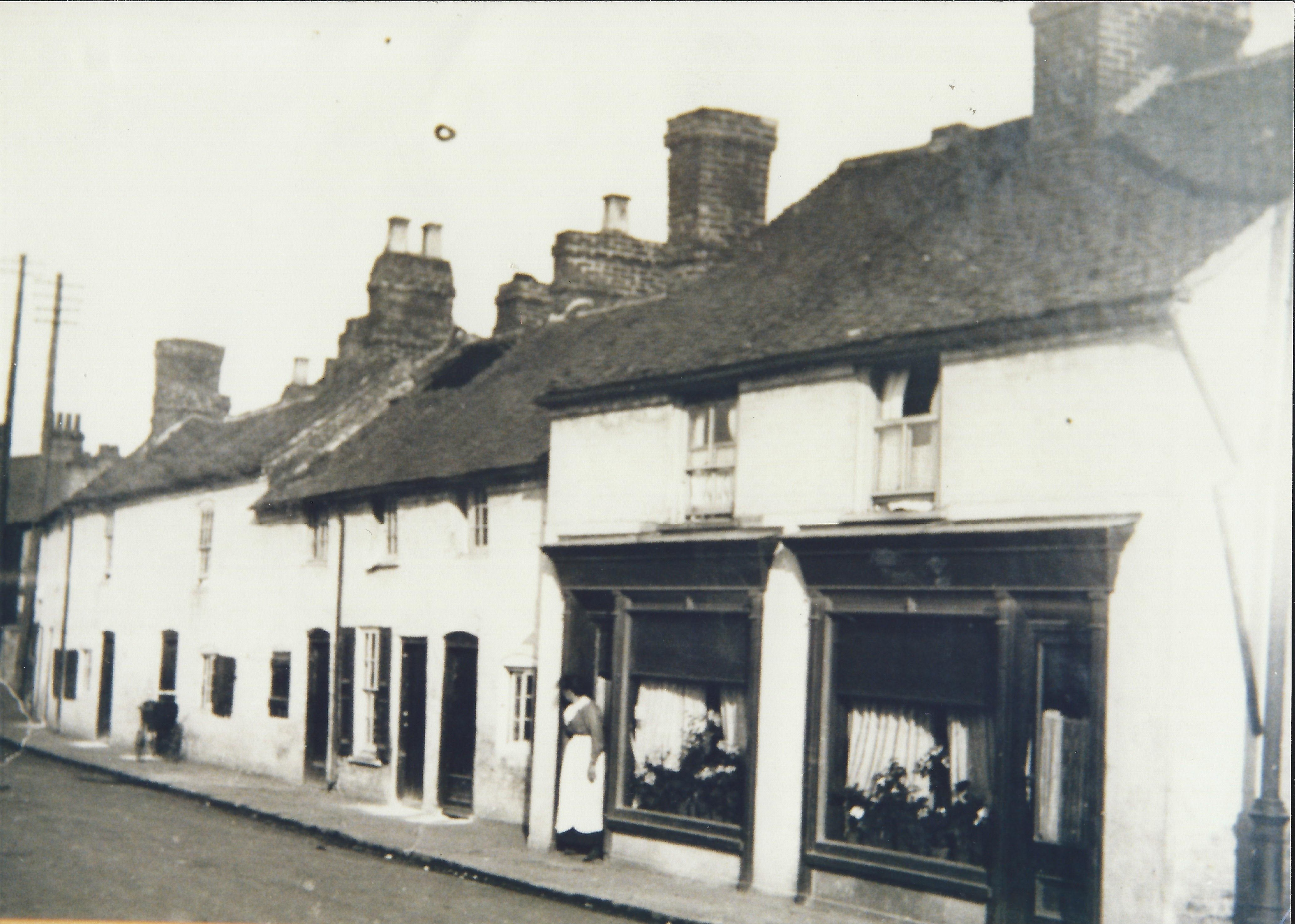 Cottages in Uxbridge Road 1907